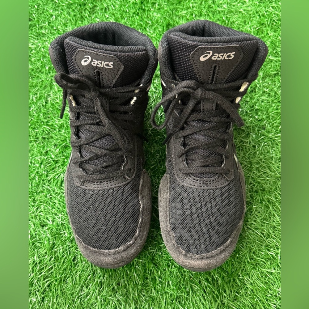 ASICS Kids Black Sneakers Size 4‎